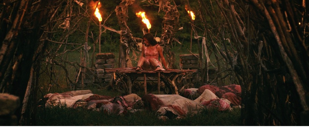 Une jeune fille engendre un démon dans le canadien THE HERETICS…