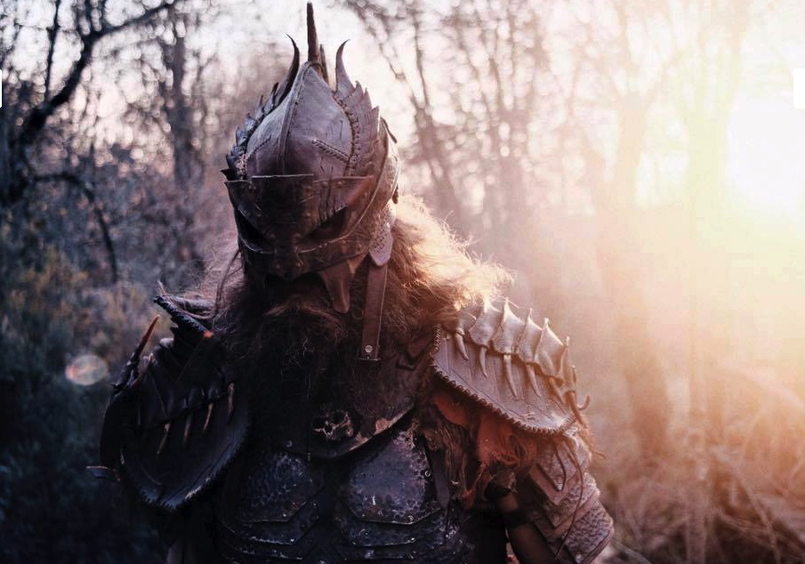 Dans THE HEAD, en postproduction, un chasseur barbare du Moyen Age  est hanté par la tête de celui qu’il a décapité…