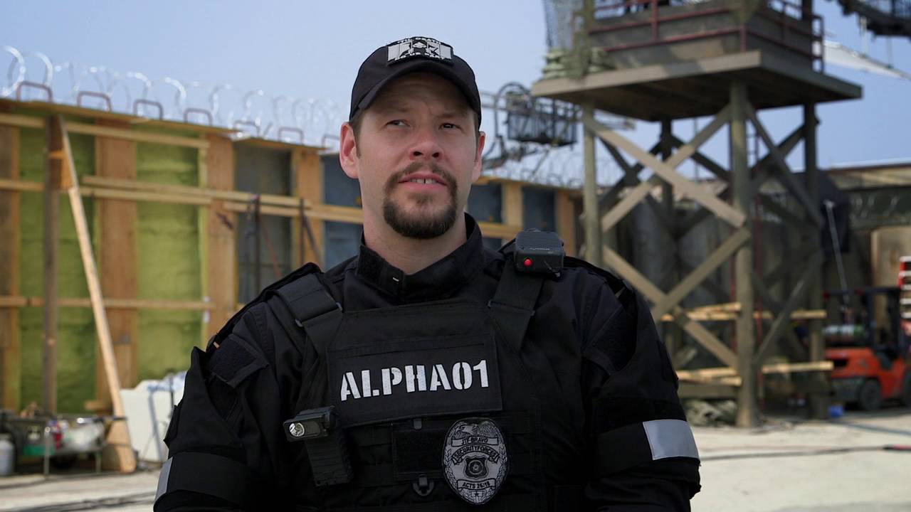 Ike Barinholtz (« Suicide Squad », notre photo) va diriger le thriller satirique de politique-fiction THE OATH…