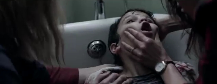 Dans SLUMBER de Jonathan Hopkins, auteur de clips à succès, une femme-médecin spécialisée dans les problèmes du sommeil fait face à ses démons…