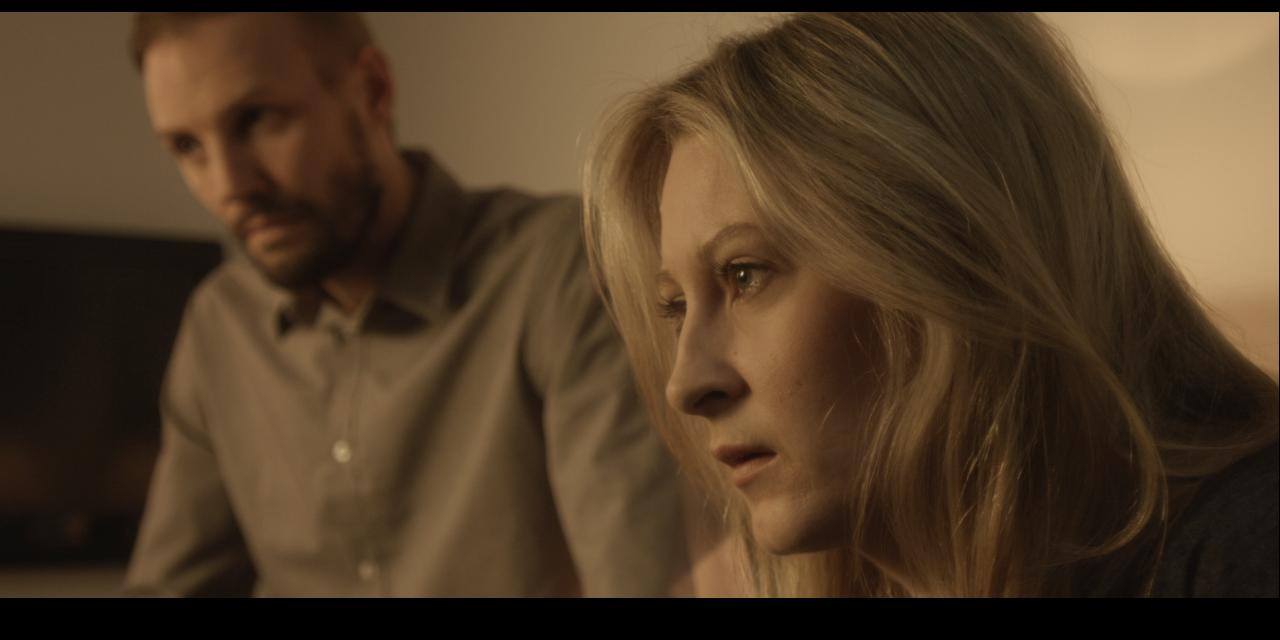 Dans le suédois « Come Back to Me » (« Kom Tillbaka Till Mig »), après avoir survécu de justesse à un accident qui a coûté la vie à son enfant à naître, une femme est en proie à des visions troublantes….