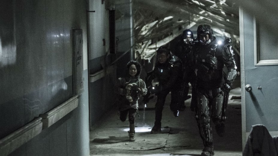 Le hong-kongais " Warriors of Future " est le premier long-métrage de Ng Yuen-fai, un spécialiste des effets visuels (Re-cycle des Pang Brothers, Les Seigneurs de la guerre, Bodyguards & Assassins).