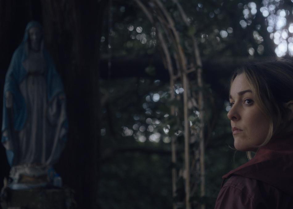 Ecrit et réalisé par Michael Tully, "Don’t Leave Home " est décrit comme "un film d'horreur atmosphérique, imprévisible et psycho-religieux".