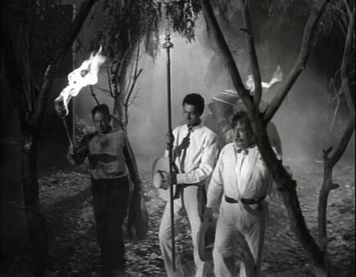 L'enterrement au son de la musique lugubre et envoûtante de Gustavo César Carrion