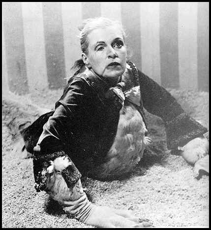 Samedi 6 décembre, séance inaugurale, à 2Oh30, au Forum des Images à Paris du cycle.... "Les Nuits Fantastiques", conjointement organisé par le Forum des Images et L'Ecran Fantastique. Au programme : "Freaks", le classique de Tod Browning,