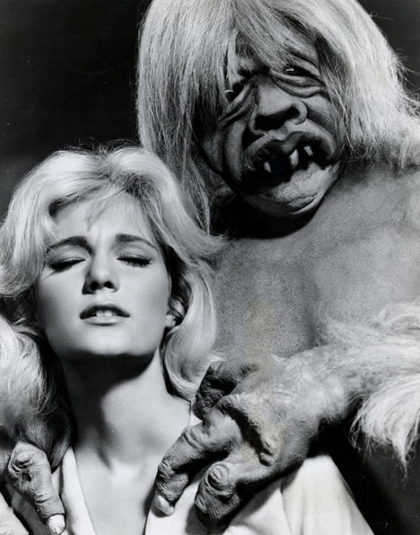 Yvette Mimieux aux prises avec un redoutable Morlock
