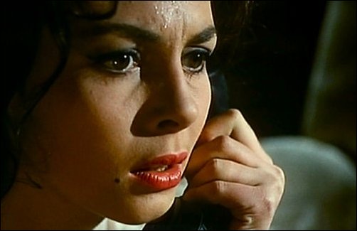 Michèle Mercier dans le sketch "Le téléphone"