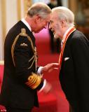 Christopher Lee anobli par le Prince Charles