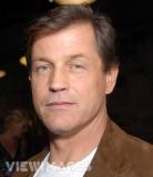 Michael Paré (notre photo) va rejoindre Elaine Hendrick pour "David" de Chris White, où une petite famille de New York déménage pour venir habiter une ferme dont ils viennent d'hériter, située au milieu d'un champ de blé (voir ci-dessous)