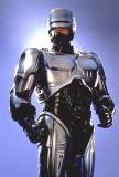 Le "remake" de "Robocop" que la MGM et Phoenix Pictures entendent confier à Darren Aronovsky serait en fait une "suite" au Verhoeven, se situant de nos jours à L.A. 20 ans après la fin du programme RoboCop, que la ville décide de reprendre...