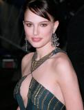 Info ou Intox ? La firme d'Annette Savitch et Natalie Portman, Handsome Charlie Film, produirait le remake annoncé de "Suspiria" ! En outre, Natalie Portman serait la vedette de ce film dirigé par David Gordon Green....