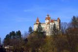 Depuis  l'an dernier,  le célèbre Château de Bran, en Roumanie, où Vlad Tepes (alias Dracula) passait ses vacances étant enfant,  est en vente pour la somme de 130 millions d'Euros (voir ci-dessous)