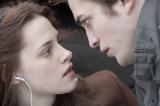 Summit Entertainment va enchainer avec la suite de "Twilight" (qui sort le 21 novembre aux USA), intitulée "Twilight : New Moon", toujours basé sur les romans de Stephenie Meyer, où une étudiante tombe amoureuse d'un vampire...