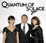 Nous venons de visionner "Quantum of Solace" : le film est excellent. Retrouvez sa critique dans notre prochain numéro, et en attendant, un article sur ses SFX dans le numéro en vente actuellement...(ci-dessus, les 2 ravissantes héroïnes du film)