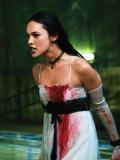 Megan Fox à la recherche de sang frais dans "Jennifer's Body", de Karyn Kusama, écrit par Diablo Cody (Juno), où une cheerlader est possédée par le démon et commence à se nourrir en consommant les garçons d'une petite ville du Minnesota.