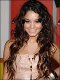 La jeune et séduisante Vanessa Hudgens est la vedette de deux nouveaux films de genre. (suite ci-dessous)