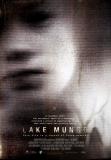 C'est le scénariste David Leslie Johnson qui a été choisi pour écrire le remake du film d'horreur australien "Lake Mungo" (suite ci-dessous)
