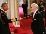Comme prévu, Christopher Lee (87 ans)  a été anobli par le Prince Charles. Il faudra désormais l'appeler "Sir" Christopher Lee !