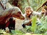 La Fox est en discussion avec Steven Spielberg pour une ambitieuse série intitulée "Terra Nove", où l'auteur de "Jurassic Park" retrouverait ses chers dinosaures (suite ci-dessous)