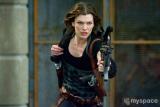 Premier épisode de la série tourné en relief, "Resident : Afterlife", à nouveau signé Paul W.S. Anderson, voit Milla Jovovich affronter les zombies à Los Angeles, cette fois. Le film sortira le 10 septembre 2010 aux USA.