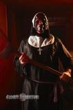 Tim Sullivan joue les nones-assassin dans "Bloody Bloody Bible Camp" (voir ci-dessous)