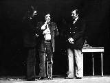 Jeannot Swarc et Alain Schlockoff, sur la scène du Palais des Congrès (1975)