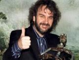 N'ayant pas trouvé de remplaçant, suite au départ de Guillermo del Torro, Peter Jackson a finalement accepté de diriger les deux "Bilbo the Hobbit". Les négociations sont en cours....