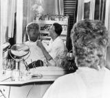 Lon Chaney Jr. maquillé par Jack Pierce sur le tournage de "Frankenstein rencontre le loup-garou"