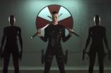 Plutôt que de nous livrer encore une séquelle, Screen Gems aurait décidé que le prochain chapitre de leur saga "Resident Evil" serait une préquelle au film original de 2002 (voir ci-dessous)