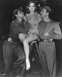 Jack Kelly, Anne Francis et Leslie Nielsen sur le tournage