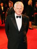 Scénariste  et réalisateur, Richard Curtis va tourner cet pour Working Title Films un petit budget de SF, "About Time"... ('voir ci-dessous)
