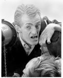 Bill Hinzman (75 ans) qui incarnait le zombie du cimetière au début de "La Nuit des morts-vivants" de  George A. Romero est décédé le 5 février après avoir perdu un combat contre le cancer....  (voir ci-dessous)