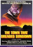 Poursuivant sur sa lancée et puisant dans son catalogue, la MGM, après "Carrie", développe un remake du slasher "The Town that Dreaded Sundown", un semi-documentaire réalisé par Charles B. Pierce en 1976... (voir ci-dessous)