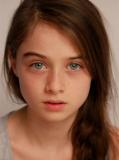 La petite actrice anglaise Raffey Cassidy, qui avait interprété une toute jeune Kristen Stewart dans "Blanche-Neige et le chasseur"  sera la co-star du projet "top-secret" de SF de Brad Bird "Tomorrowland", aux côtés de George Clooney (voir ci-dessous)